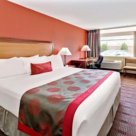Ramada By Wyndham Baltimore West Exteriör bild