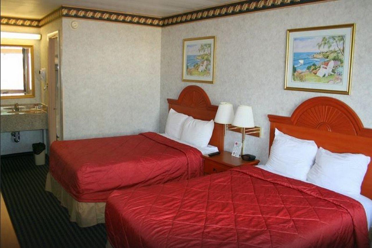 Ramada By Wyndham Baltimore West Exteriör bild